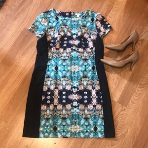 🎉SALE🎉Floral body con shift dress w/cap sleeves